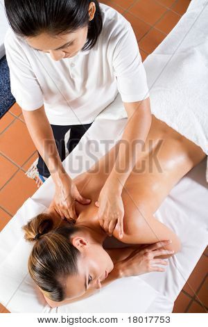 Masaje de espalda tailandés
