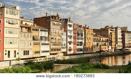 Girona (Gerona Catalunya Spain): old colorful houses along the Onyant river
