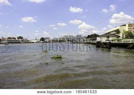Cities along the Chao Phraya include Nakhon Sawan Uthai Thani Chainat Singburi Ang Thong Ayutthaya Pathum Thani Nonthaburi Bangkok and Samut Prakan listed from north to south. These cities are among the most historically significant and densely populated