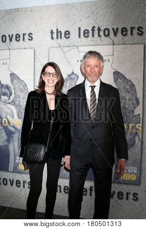 LOS ANGELES - APR 4:  Carol Schwartz, Scott Glenn at the Premiere Of HBO's 