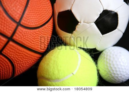 Jeden tvar, různé barvy a vzory. Basketbal, fotbal, tennisball a golfball