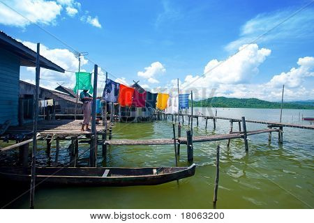 Vista di un villaggio di acque nei pressi di Tuaran, Sabah.