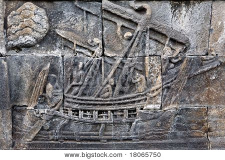 Rilievo scolpito la pietra dell'antica cosmologia buddista presso il tempio di Borobudur, Jogjakarta, Indonesia.
