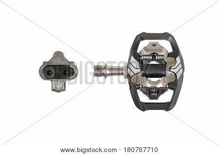 Clipless pedal and cleat for mountain bike