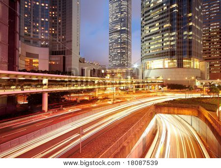 Doprava v centru města v noci město hong kong