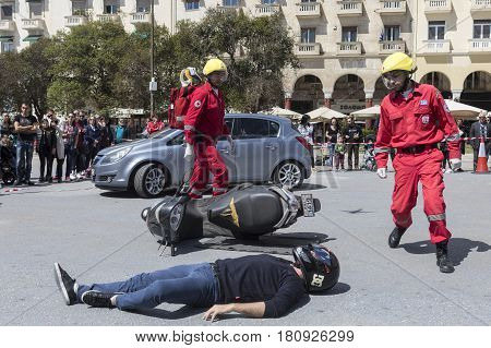 First Aid, Victim Liberation In An Car Accident