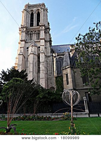 Diefferent vinkel av Notre Dame Paris