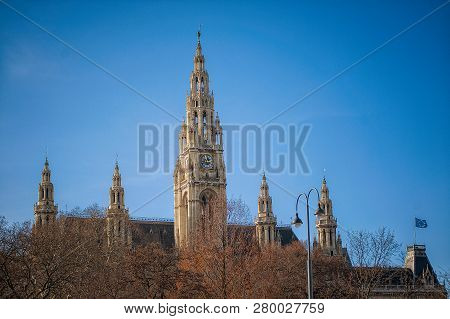 Viena, City Hall. Wiener Rathaus. Spring Time