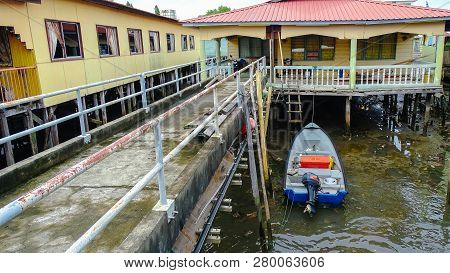 Labuan,malaysia-jan 15,2019:view Of Water Village Known With Fishing Boat In Patau Patau,labuan Pear
