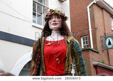 ヘイスティングス、イギリス - 5: 大規模な彫像の （巨人と呼ばれる） 女性の中に可能性があります Da パレードです。