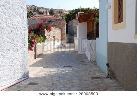 Emborio Halki Yunan Adası üzerinde bulunan dar bir sokakta.