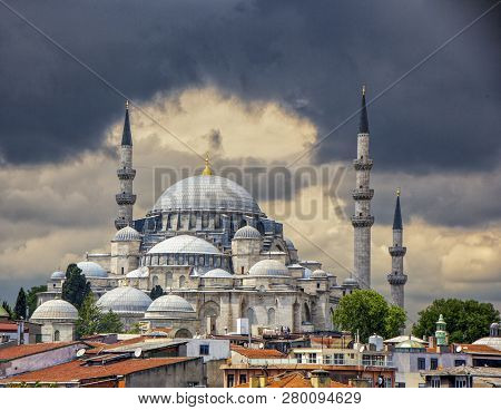 The Blue Mosque In Istanbul Is A Major Tourist Attraction, And Was Built Between 1609 And 1616