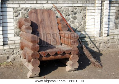 Baba-Jaga tuoli ja luuta