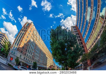Washington Dc, Usa - September 2, 2018: Buildings In Washington Dc, Near Dupont Circle, At The Inter