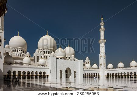 Abu Dhabi, Uae, Mar 22, 2018: Internal Courtyard Of The Sheik Zayed Mosque