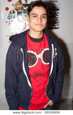 2011 Funken der Liebe Spielzeug Laufwerk gehostet von Kiowa gordan