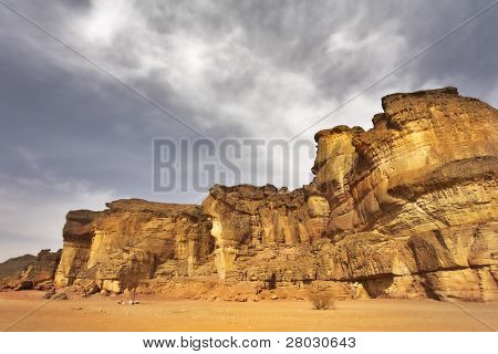 Antigo regado de montanhas no Parque Timna no deserto de Arava