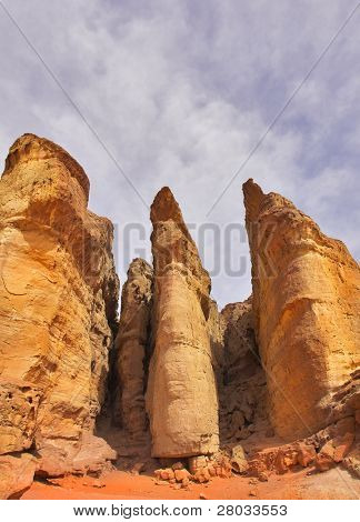 Colunas de Salomão - enormes rochedos de forma bizarra no Parque Timna em Israel