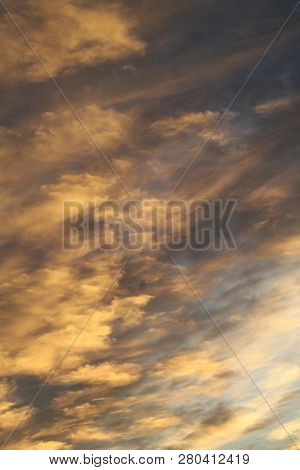 Colors And Lights Of The Sun Reise On The Sky