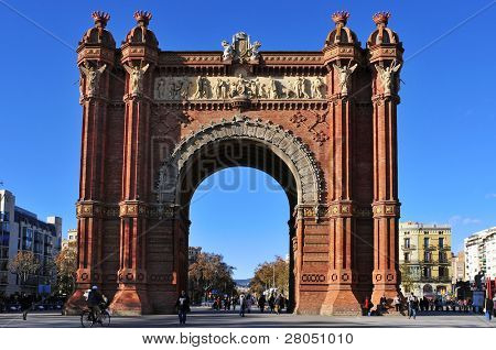 BARCELONA, Hiszpania - 18 grudnia: Arc de Triomf 18 grudnia 2011 r. w Barcelonie, Hiszpania. Zaprojektowane przez 