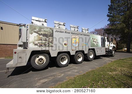 Brimley, Michigan, Usa - May 5, 2016: Us Fish And Wildlife Semi Truck Preparing To Transport Fish Fr