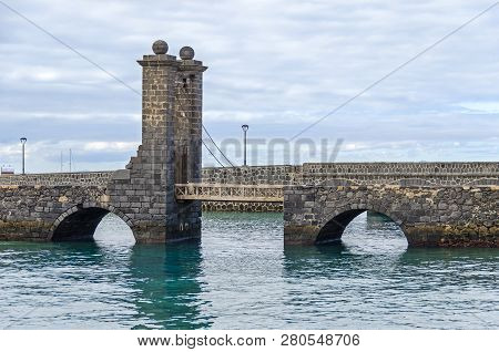 Bridge With Castle Doors (puente De Las Bolas) Of The Castle Of Saint Gabriel (castillo De San Gabri