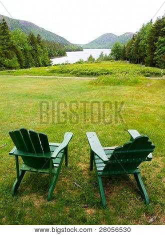Lounge-Stühlen, mit Blick auf Jordon Teich und die Blase Berge