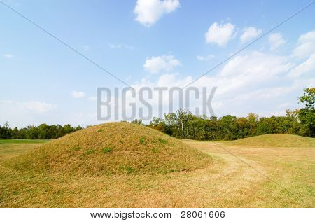 Hopewell วัฒนธรรมอุทยานประวัติศาสตร์พื้นเมืองอเมริกันอินเดียน mounds