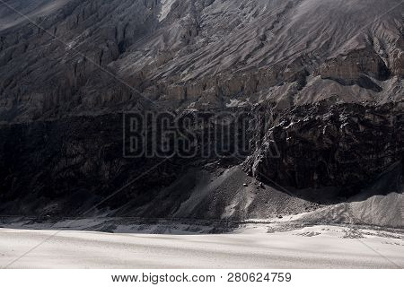 Hunder Sand Dunes With Daylight And Clear Sky