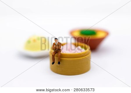 Miniature People And Food, Check The Nutritional Value, Nutrients Received In Each Meal. Image Use F