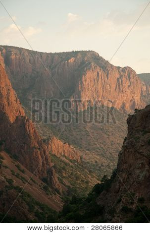 Canyon d'entrée Chisos montagne au lever du soleil