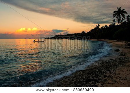 Sandy Beach On Taveuni Island At Sunset, Fiji. Taveuni Is The Third Largest Island In Fiji.
