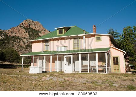 Montagna e casa Faraway Ranch Historic District