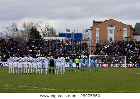 TOMSK, Federacja Rosyjska - 5 kwietnia: Mecz piłki nożnej Mistrzostwa Rosji wśród Tom'(Tomsk) - Zenit (St.Petersb