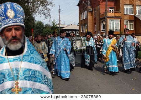 TOMSK, Rusia - el 9 de agosto: Ortodoxa procesión en Tomsk y celebraciones dedicadas a la segunda buscarEn