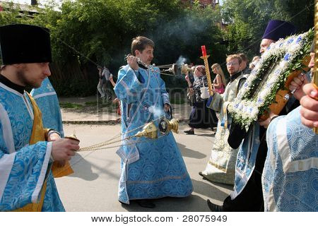TOMSK, Rusia - el 9 de agosto: Ortodoxa procesión en Tomsk y celebraciones dedicadas a la segunda buscarEn
