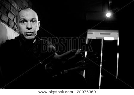 TOMSK, Rusia - 4 de marzo: Músico, compositor, locutor y fundador y líder de 