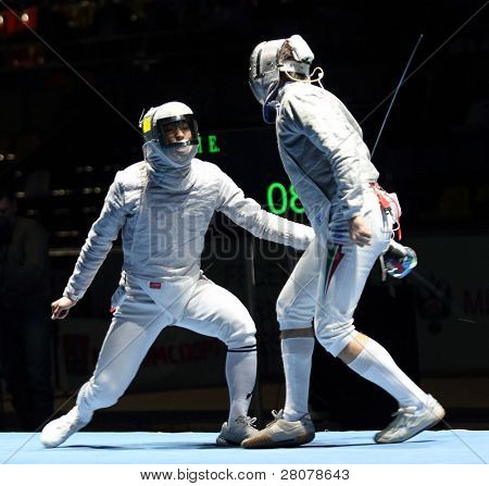 Moscovo, Rússia - 13 de fevereiro: Duelo para evento da Copa Grand Prix, Eun S.Oh (KOR) e Zsolt Nemcsik (HUN) 