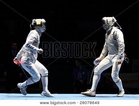 Moscovo, Rússia - 13 de fevereiro: Duelo para evento da Copa Grand Prix, Eun S.Oh (KOR) e Zsolt Nemcsik (HUN) 