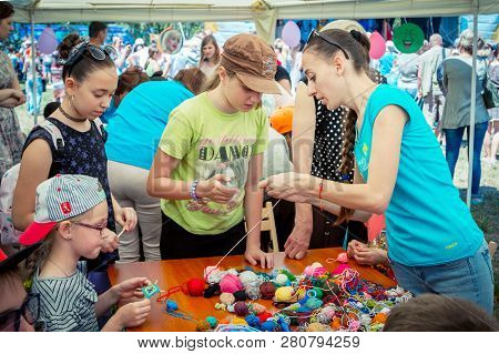 Zaporozhia/ukraine- June 2, 2018: Charity Family Festival-young Woman - Volunteer Explaining To Chil