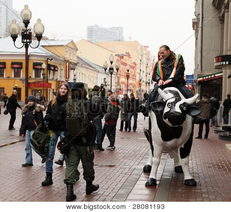 Moskwa, Rosja - 21 marca: Na Arbat Street oznaczenie St Patrick's Day, to stało się ostatnio Margo