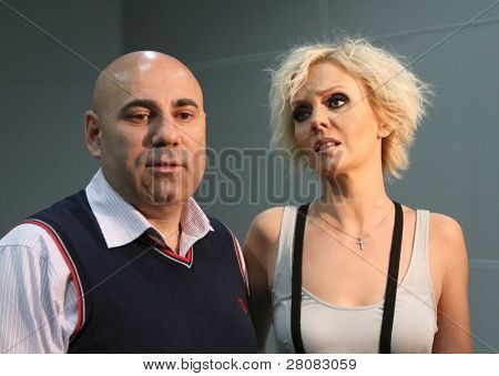 มอสโก - 18 เมษายน: Joseph Prigogine โปรดิวเซอร์และนักร้อง Valeria ที่ปฐมทัศน์ kompozitor Raimonds พอลส์