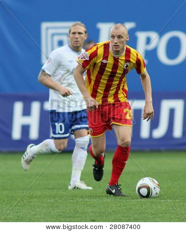 Moscou - 15 de maio: Defensor de Alania Ivan Ivanov em um jogo da 11ª Jornada do Premi de futebol russo