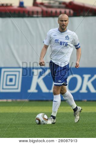 Moscovo - 15 de maio: Médio do Dinamo Dmitry Hohlov em um jogo da 11ª Jornada do russo de futebol de P