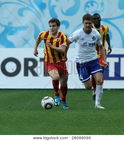 Moscou - 15 de maio: Frente Aleksandr Marenich (L na Alania) em um jogo da 11ª Jornada do pé russo