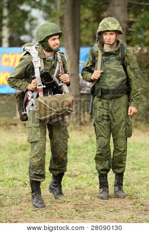 Kostroma Gebiet august 26: Fallschirmjäger Saboteure auf die Kommandozentrale Übungen mit 98 th wachen 