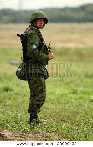 Kostroma Gebiet august 26: Fallschirmjäger Saboteure auf die Kommandozentrale Übungen mit 98 th wachen 