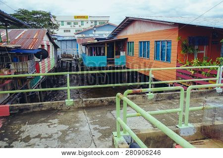 Labuan,malaysia-jan 15,2019:wooden Houses Built On Stilts On Water In Patau Patau,labuan,malaysia.it