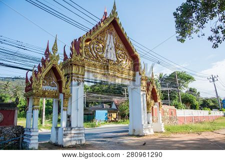 Beautiful Gates Into Red Temple (wat Sila Ngu) On Koh Samui, Thailand