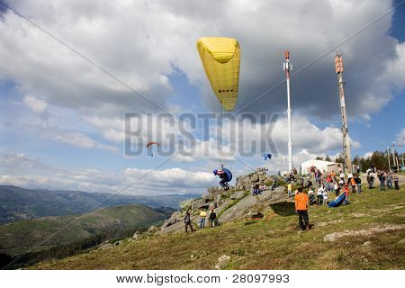CALDELAS, PORTUGAL - 1. maj: Paragliding Festival Icaro de Caldelas 2010, i nordlige Portugal, 1